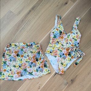 Summersalt women’s Floral Swimsuit Set with Skirt size 8 / medium